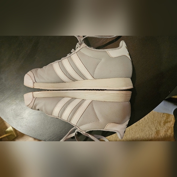 ADIDAS SAMOA in Grey/White. Gold details. Size 7.5 - Picture 9 of 16